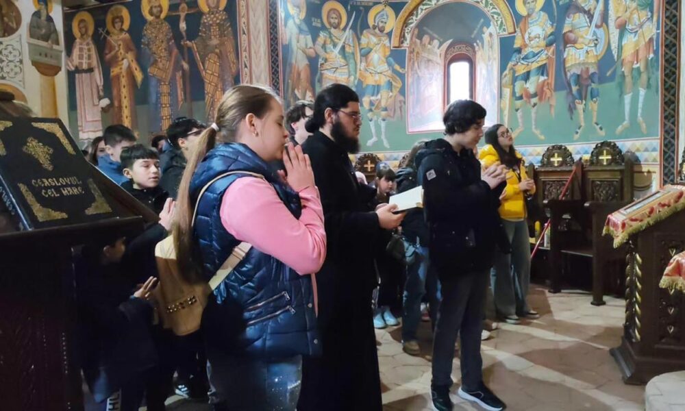 Plantare de arbori la Mănăstirea Măxineni