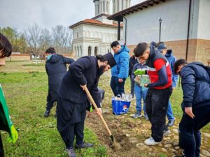 Plantare de arbori la Mănăstirea Măxineni