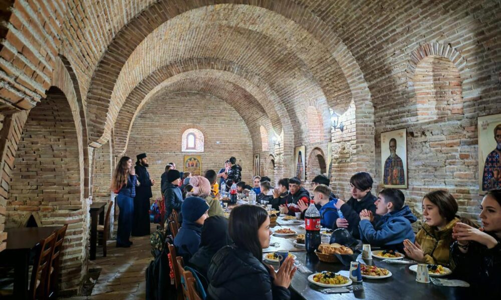 Plantare de arbori la Mănăstirea Măxineni