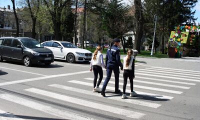 Jandarmii au fost printre copii și le-au explicat de ce trebuie respectate regulile de circulație