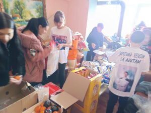 Peste 100 de copii au primit darurile pregătite de „Îngerii lui Costel”