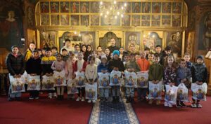 Hăinuțe noi și inimi fericite pentru 50 de copii din Ianca