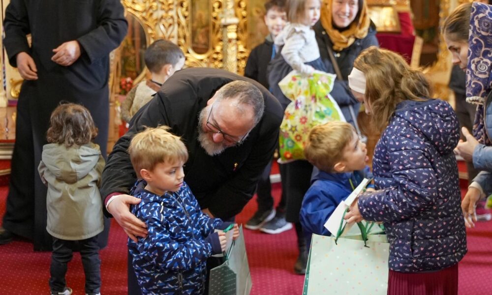 Exemplu de omenie. 5.000 de vârstnici și 2.000 de copii se înnoiesc de Sfintele Paști