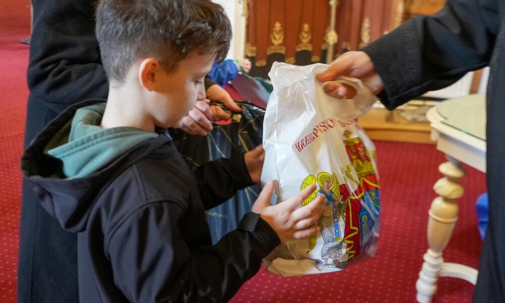 Exemplu de omenie. 5.000 de vârstnici și 2.000 de copii se înnoiesc de Sfintele Paști