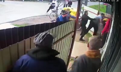 Autorii atacului violent din Tudor Vladimirescu au scăpat de arestul preventiv. Stau în arest la domiciliu, cu brățara de picior