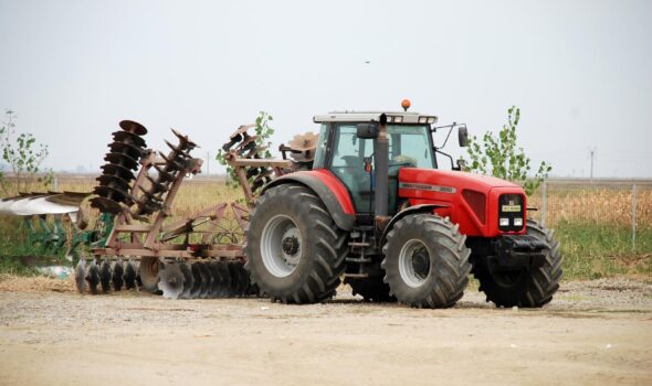 O meserie tot mai căutată! Cursuri de tractorişti la Direcţia Agricolă Brăila