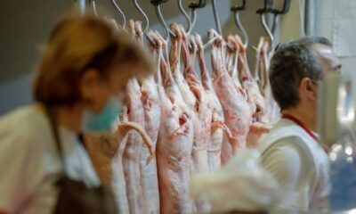 Inspectorii veterinari stau cu ochii pe măcelării, magazine alimentare, restaurante și abatoare