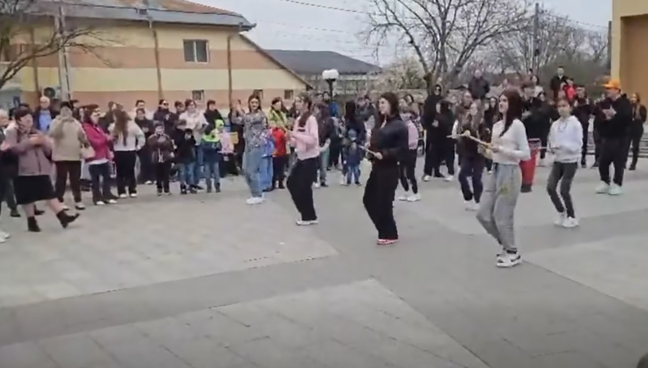 Flashmob la Ianca pentru prevenirea violenței și a consumului de droguri în rândul copiilor