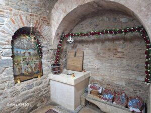 55.000 de sticle cu agheasmă la Izvorul Tămăduirii