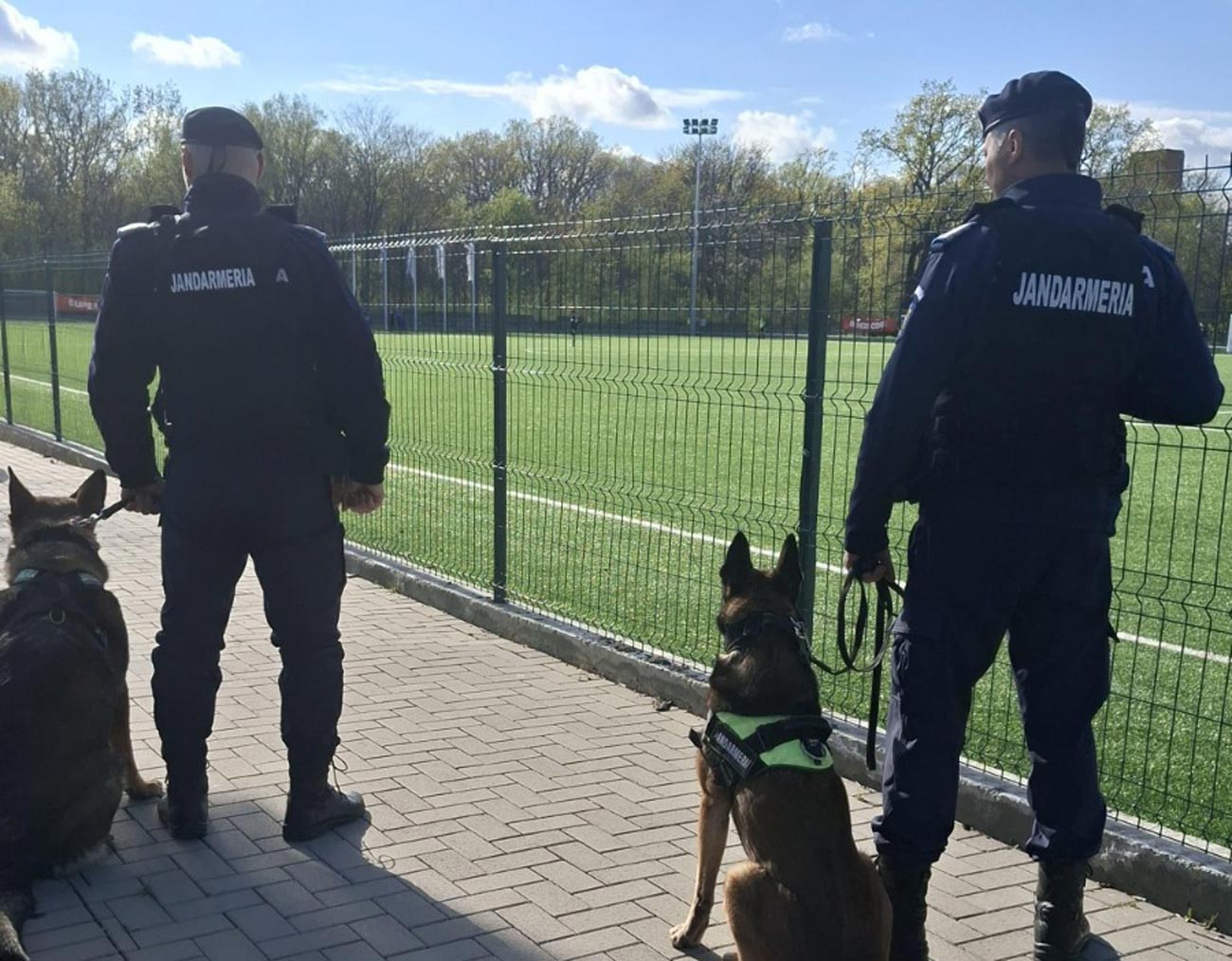 Intervenții ale jandarmilor, după sesizări privind muzica la maxim și scandaluri