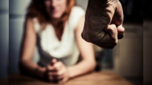 Recidivă în violență: bărbat din Brăila și-a agresat soția, sub ordin de protecție