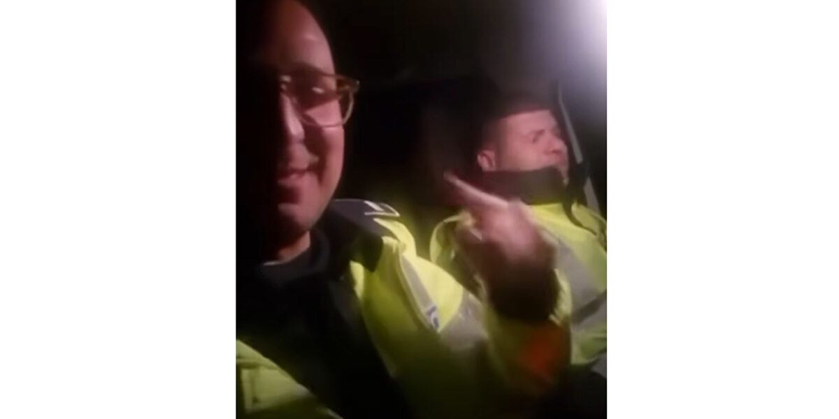 „Să sară permisele” pe ritm de manele la Brăila! Doi polițiști sunt sub atenția IPJ după ce filmarea lor a ajuns virală în mediul online