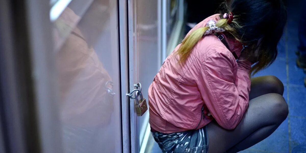 Proxenet de 50.000 euro pe an