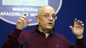 Raed Arafat, vizat într-un dosar al Parchetului Militar privind un elicopter SMURD primit din Marea Britanie – surse