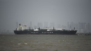 Prețul petrolului a urcat iar după anunțul lui Trump că va bloca strâmtoarea Ormuz