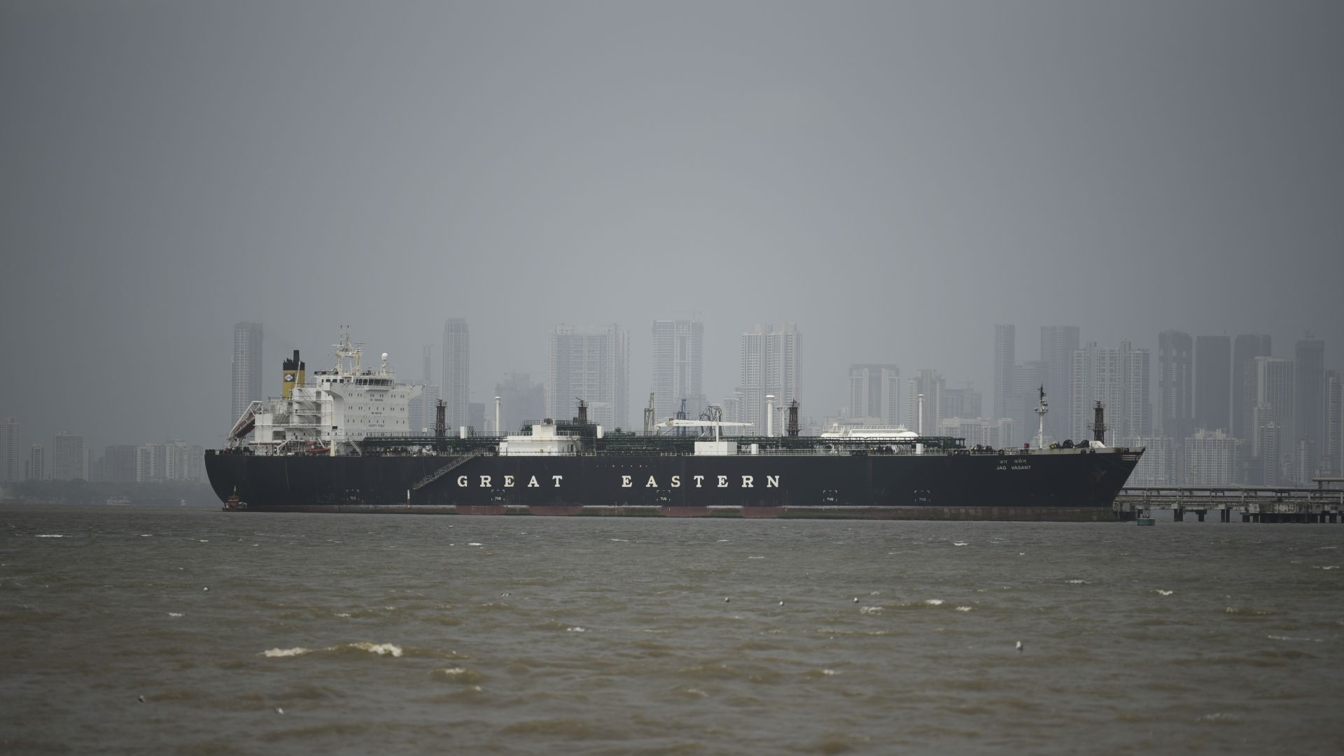 Prețul petrolului a urcat iar după anunțul lui Trump că va bloca strâmtoarea Ormuz