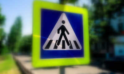 Femeie transportată la spital după ce a fost lovită de o mașină pe trecerea de pietoni