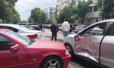 Accident de circulație cu șase mașini implicate pe strada Octav Doicescu