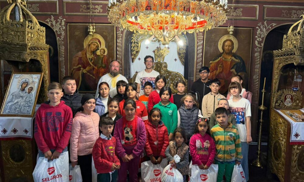 „Îngerii lui Costel” au împărțit 100 de pachete cu dulciuri, donate de Forumul Tinerilor - Brăila