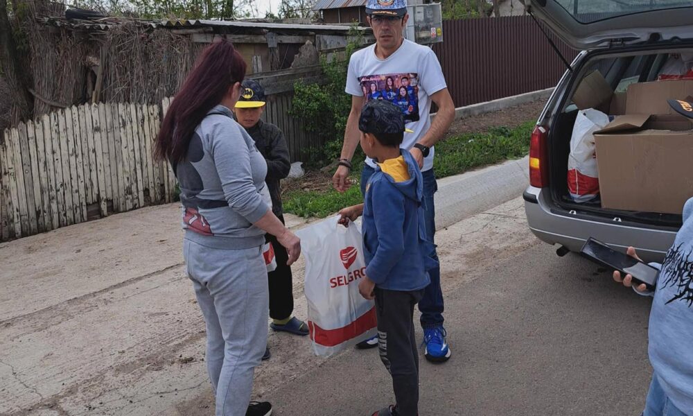 „Îngerii lui Costel” au împărțit 100 de pachete cu dulciuri, donate de Forumul Tinerilor - Brăila