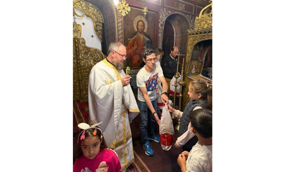 „Îngerii lui Costel” au împărțit 100 de pachete cu dulciuri, donate de Forumul Tinerilor - Brăila