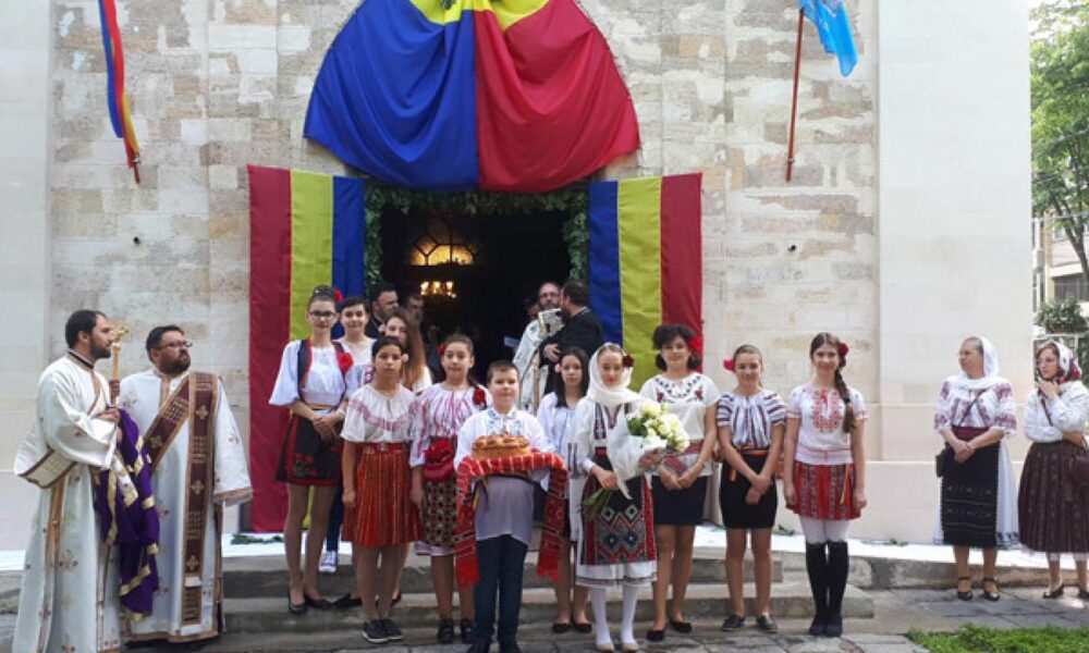 Revărsare de lumină şi har peste Biserica «Sfinţii Împăraţi Constantin şi Elena»