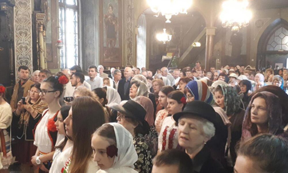 Revărsare de lumină şi har peste Biserica «Sfinţii Împăraţi Constantin şi Elena»