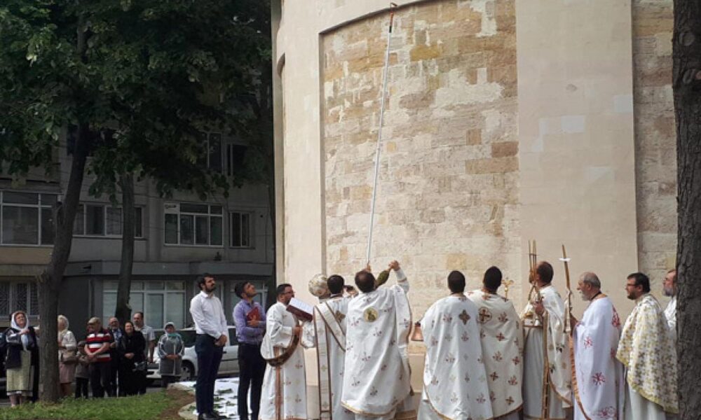 Revărsare de lumină şi har peste Biserica «Sfinţii Împăraţi Constantin şi Elena»