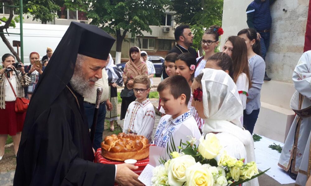 Revărsare de lumină şi har peste Biserica «Sfinţii Împăraţi Constantin şi Elena»