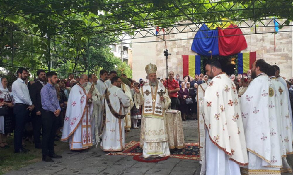 Revărsare de lumină şi har peste Biserica «Sfinţii Împăraţi Constantin şi Elena»