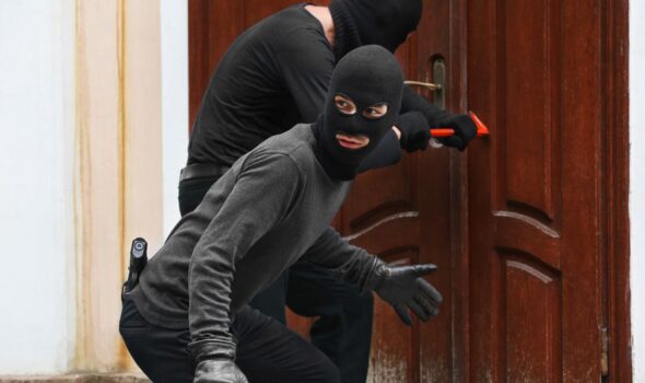 Dreptate pentru bătrâna violată din Ciocile. Toți inculpații au ajuns în arest