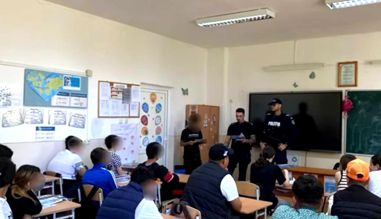 Prevenție, educație și dialog. Polițiștii brăileni, printre elevi