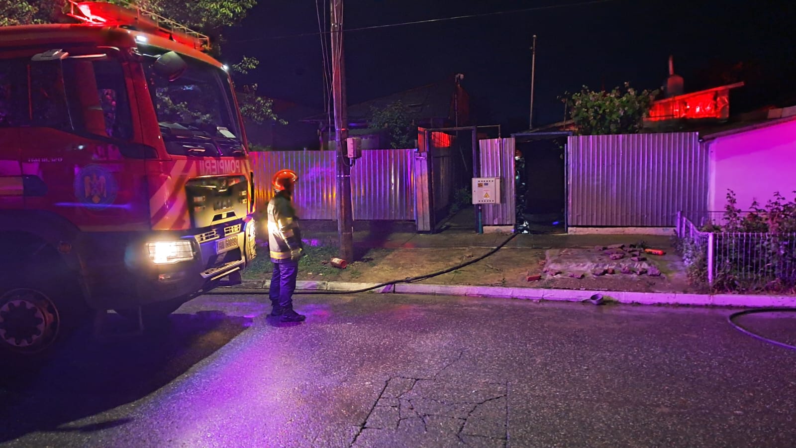 Casă în flăcări, în Chercea. Un bărbat a murit