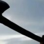 Bărbat de 41 de ani lovit cu toporul în cap de un consătean din Scorțaru Vechi. Victima a ajuns în stare gravă la spital
