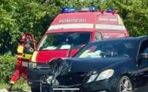 Două persoane au ajuns la spital în urma unui accident rutier produs din cauza neacordării de prioritate