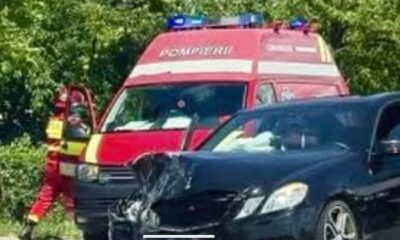 Două persoane au ajuns la spital în urma unui accident rutier produs din cauza neacordării de prioritate