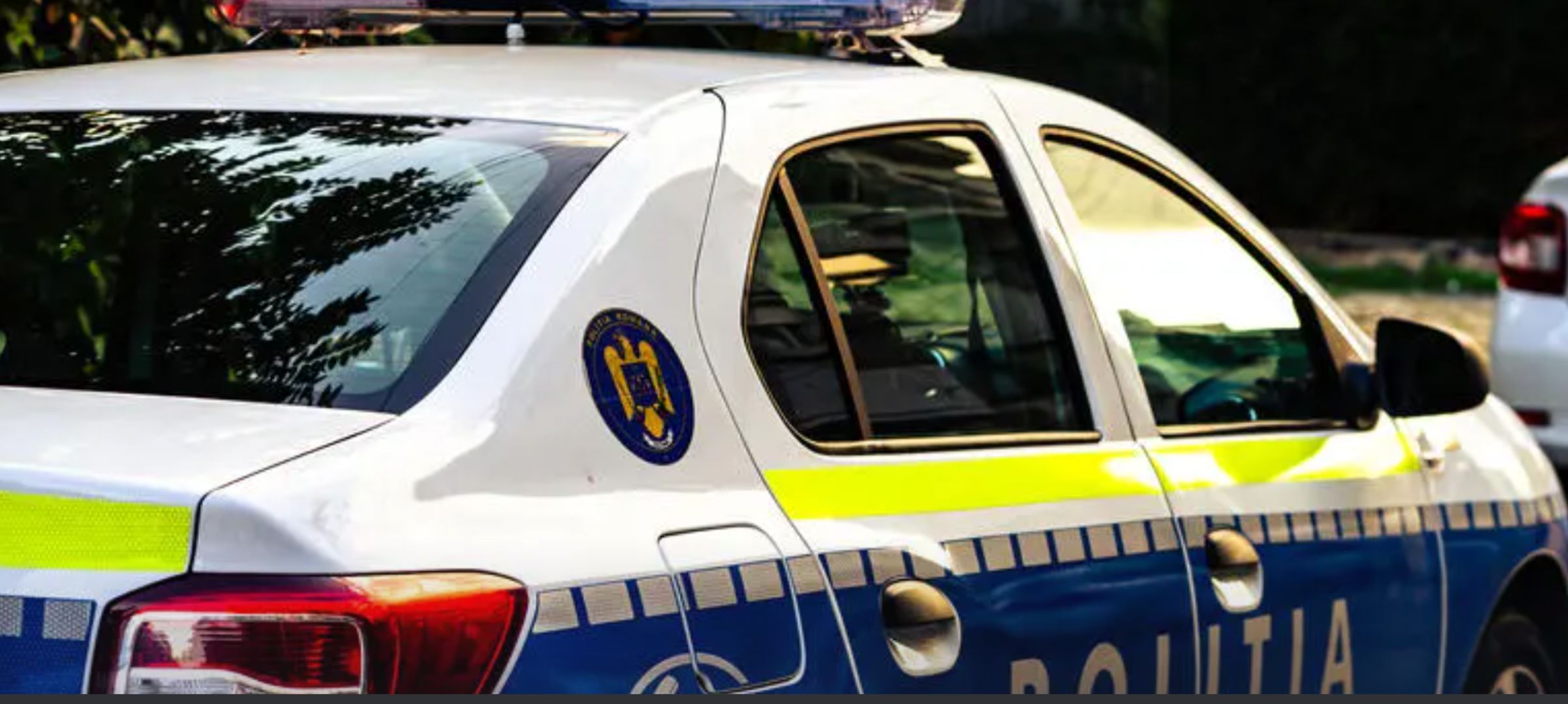Accident pe Calea Călărașilor. Un bărbat și o adolescentă au ajuns la spital după ce un scuterist a încercat să evite o mașină