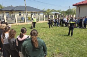 Siguranța elevilor pe primul loc. Polițiștii brăileni, în acțiune pentru prevenirea violenței și a consumului de substanțe interzise