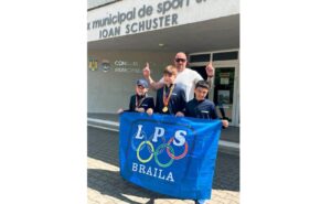 Alexandru Bucșă este cvadruplu campion național școlar la înot