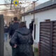Percheziții în Brăila într-un dosar de furturi de sute de mii de lei. Un suspect s-a ascuns în vegetație pentru a scăpa de polițiști