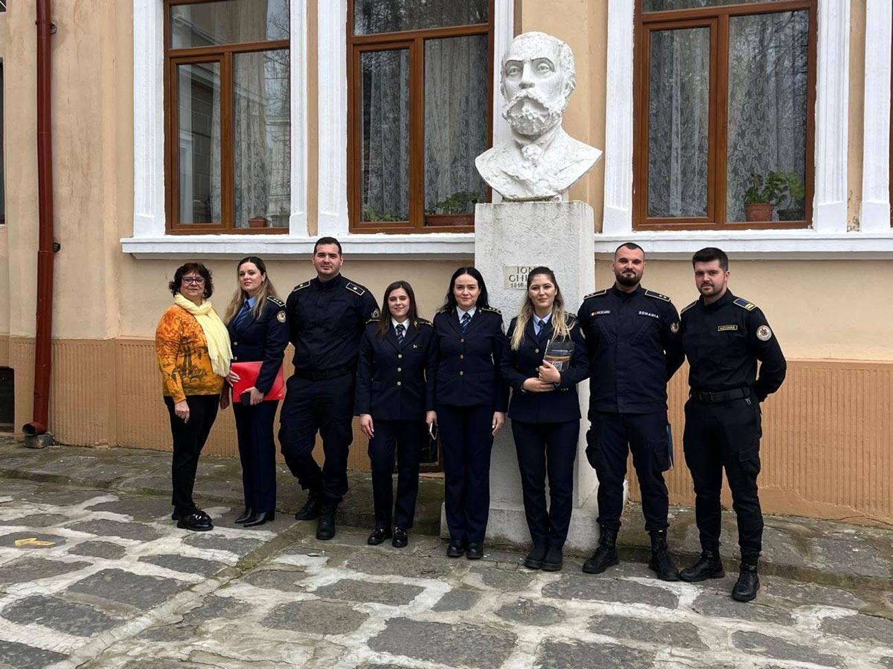 Tineri informați despre oportunitatea unei cariere în sistemul penitenciar