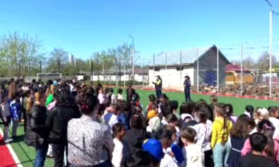 Bullying, droguri, trafic de persoane: avertismentele polițiștilor pentru elevi