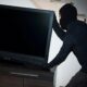 Individ specializat în furturi, în fața instanței. A furat două televizoare, mai multe telefoane mobile și un laptop