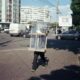 • îl cheamă Nicolae Potra, este clujean și spune că, de aproape 60 de ani, vine la Brăila, câte 2 -3 luni, ca să vândă și să monteze geamuri • acum afacerea nu mai merge nici pe departe ca pe vremuri, din cauză de... termopane, dar bătrânul geamgiu ajuns la vârsta de 74 de ani încă nu e pregătit să renunțe