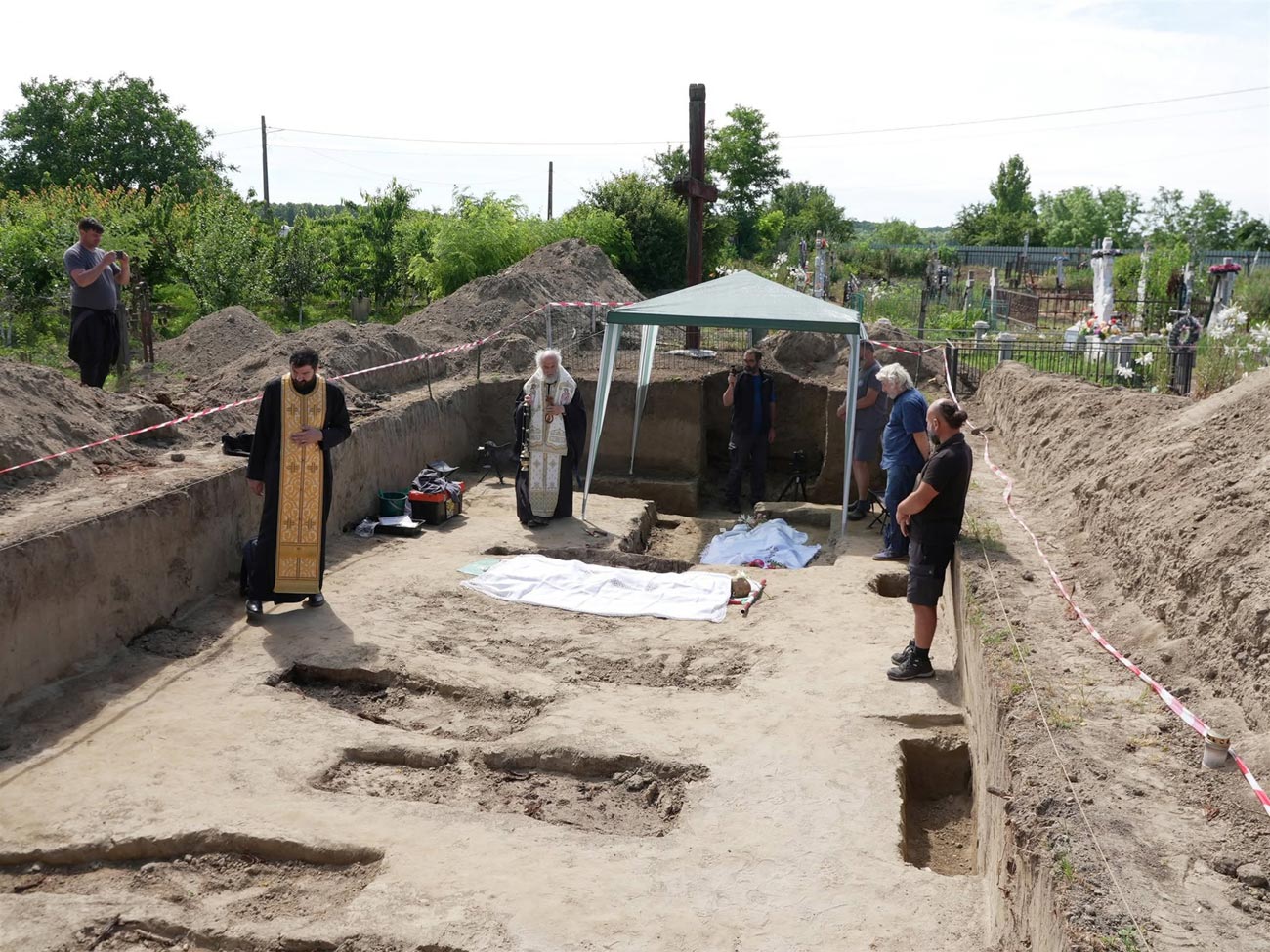 Încă 23 de martiri uciși de regimul comunist, găsiți în Insula Mare a Brăilei