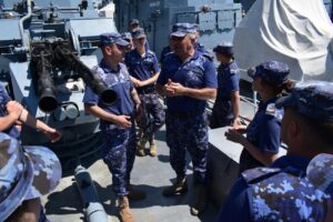 Elevii Școlii Militare de Maiștri Militari, documentare în Portul MilitarBrăila