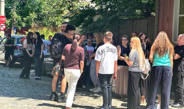 Emoții și surprize la prima probă a Evaluării Naționale. Rezumatul i-a luat prin surprindere pe mulți elevi brăileni