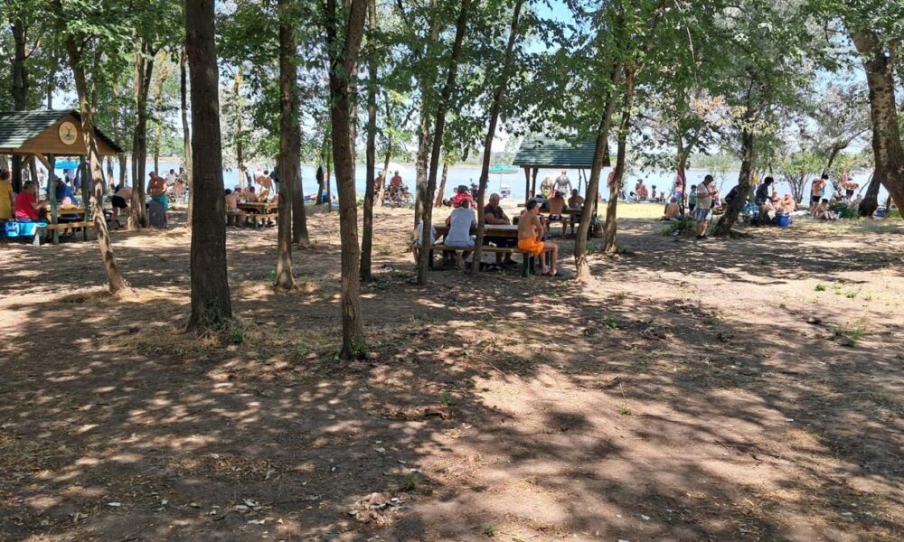 Locul de picnic din stațiunea Lacu Sărat a primit botezul focului