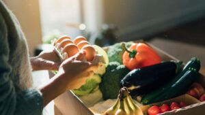 Plafonarea adaosului comercial la alimentele de bază ar putea fi prelungită până la sfârșitul anului 2026. Lista produselor vizate