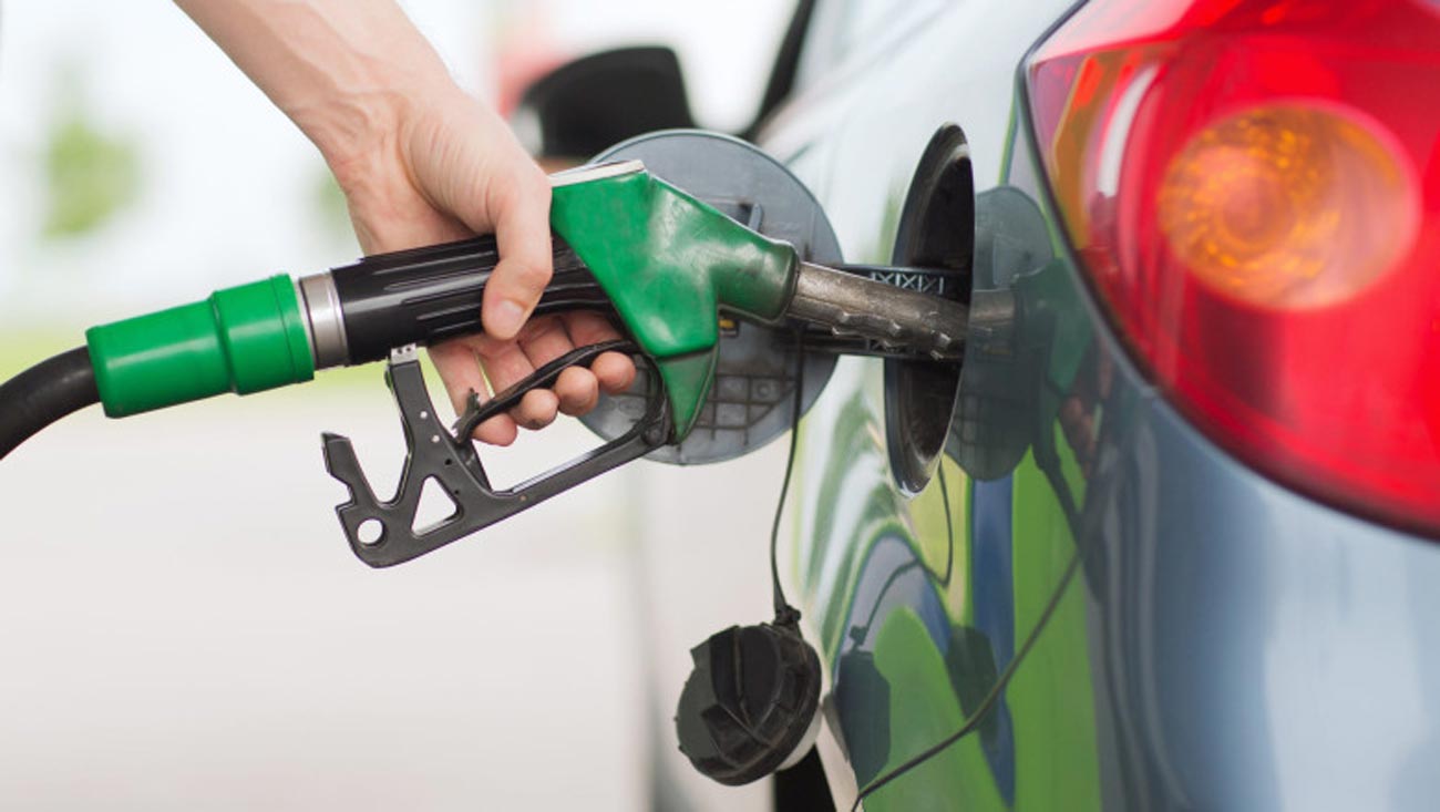 Carburanţii se scumpesc în România, deși petrolul se ieftineşte